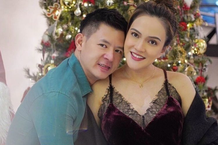 10 Artis Yang Rayakan Natal 2019 Bersama Pasangan Manis Hangat