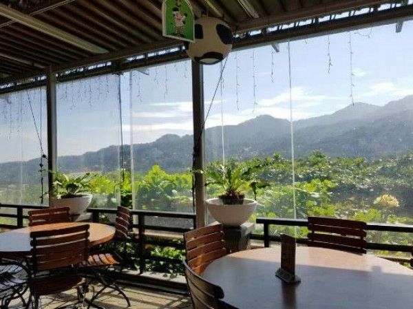 8 Restoran di Puncak Ini Sajikan Pemandangan Oke dan Makanan Lezat