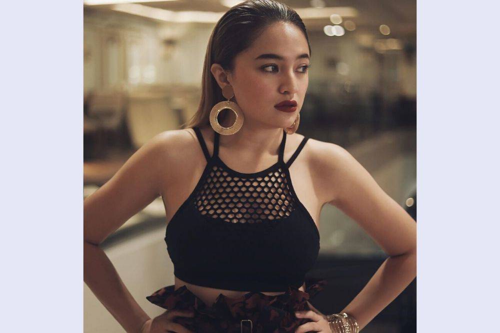 Seksi Abis Begini Gaya Rambut Basah Seleb