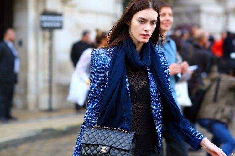 Cara Kekinian Mix & Match dengan Tas Chanel Klasik
