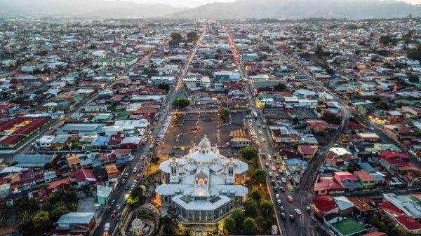 7 Lokasi Horor untuk Road Trip Mendebarkan Terbaik di Dunia