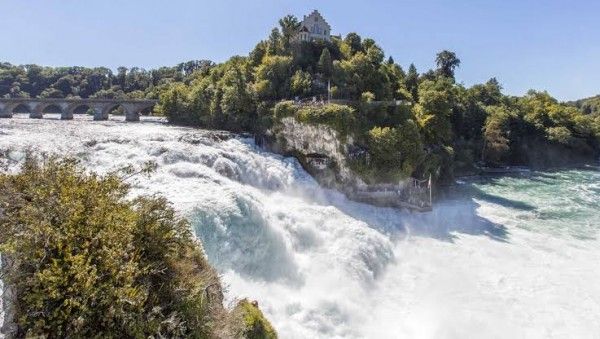 6 Air Terjun Menakjubkan yang Layak Masuk ke dalam Wishlist Liburanmu