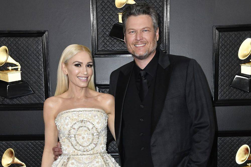 Mesra! 10 Pasangan yang Ramaikan Karpet Merah Grammys 2020