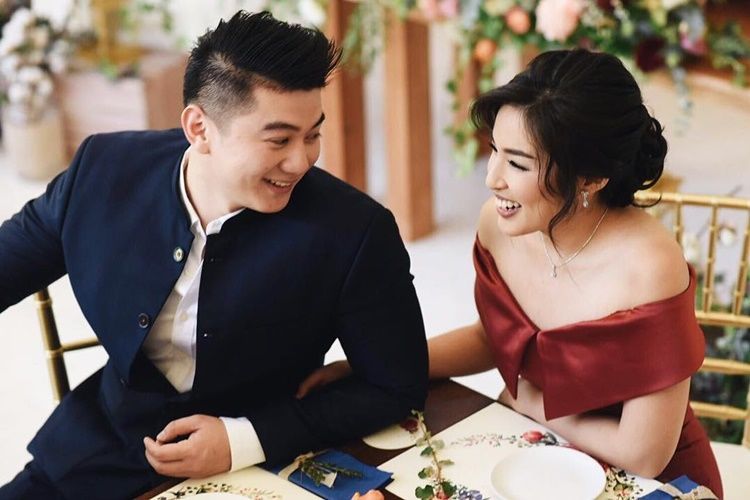 Sosok Family Man, 10 Potret Perjalanan Cinta Chef Arnold dan Istri