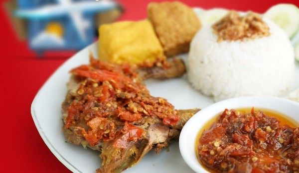 7 Tempat Makan dengan Menu Super Pedas di Jakarta, Yakin Kuat?