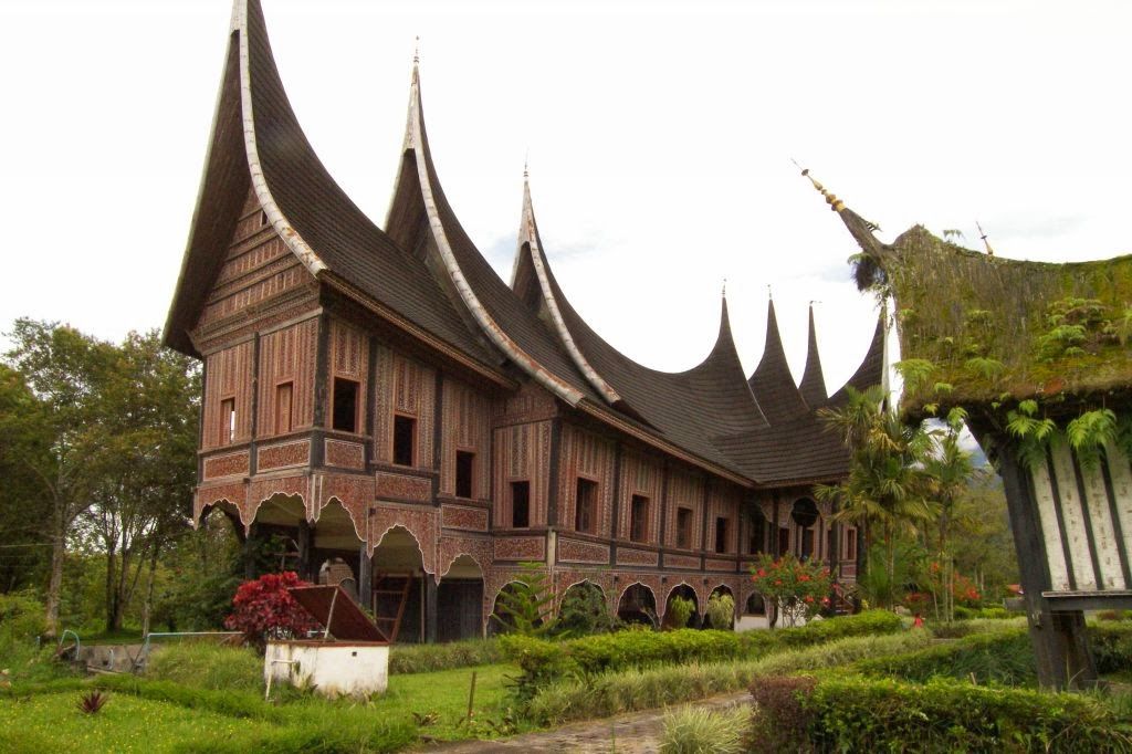Super Kokoh dan Tahan Gempa, Ini 6 Keunikan Rumah Adat Sumatra Barat