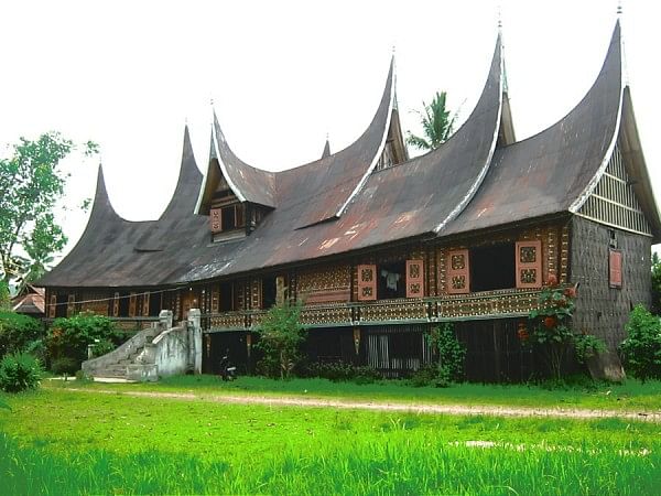 Super Kokoh dan Tahan Gempa, Ini 6 Keunikan Rumah Adat Sumatra Barat