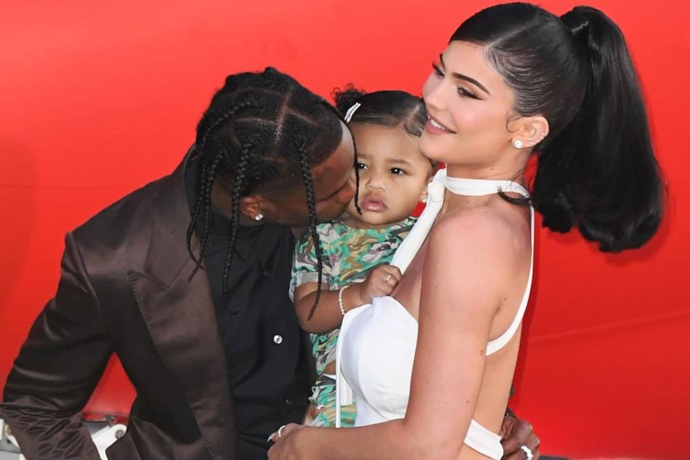 Balikan, Ini 5 Potret Kemesraan Kylie Jenner dan Travis Scott