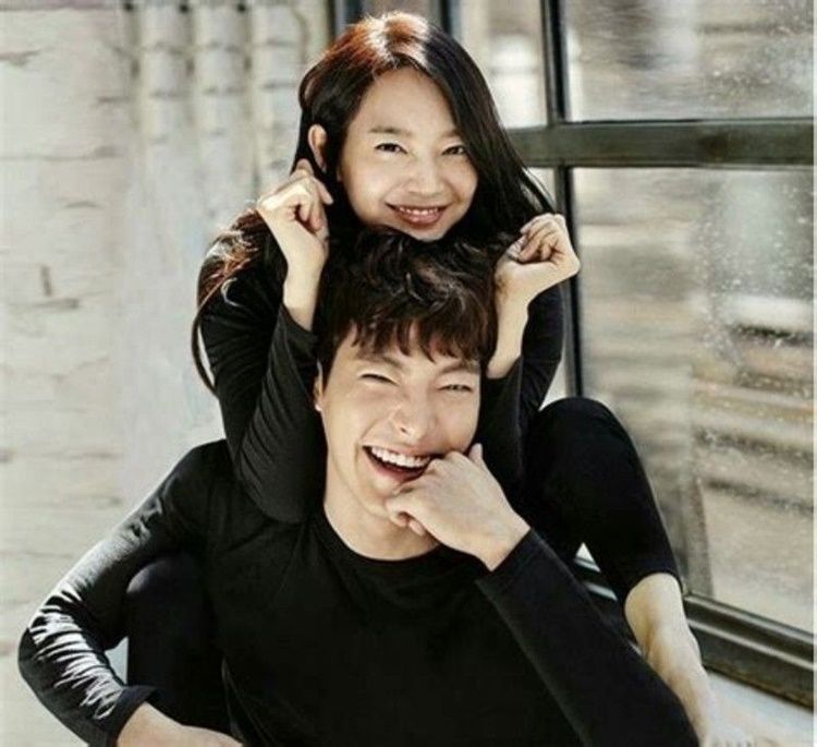 5. Konfirmasi pacaran sejak Juli 2015, hubungan Kim Woo Bin dan Shin Min Ah...