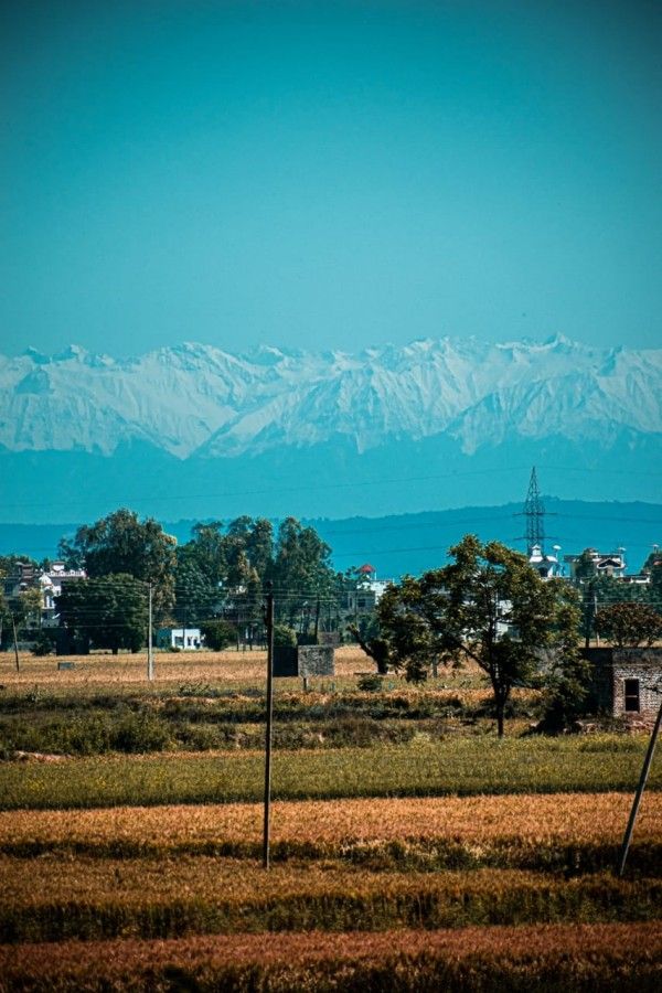 7 Foto Cantiknya Pegunungan Himalaya yang Terlihat Jelas dari India