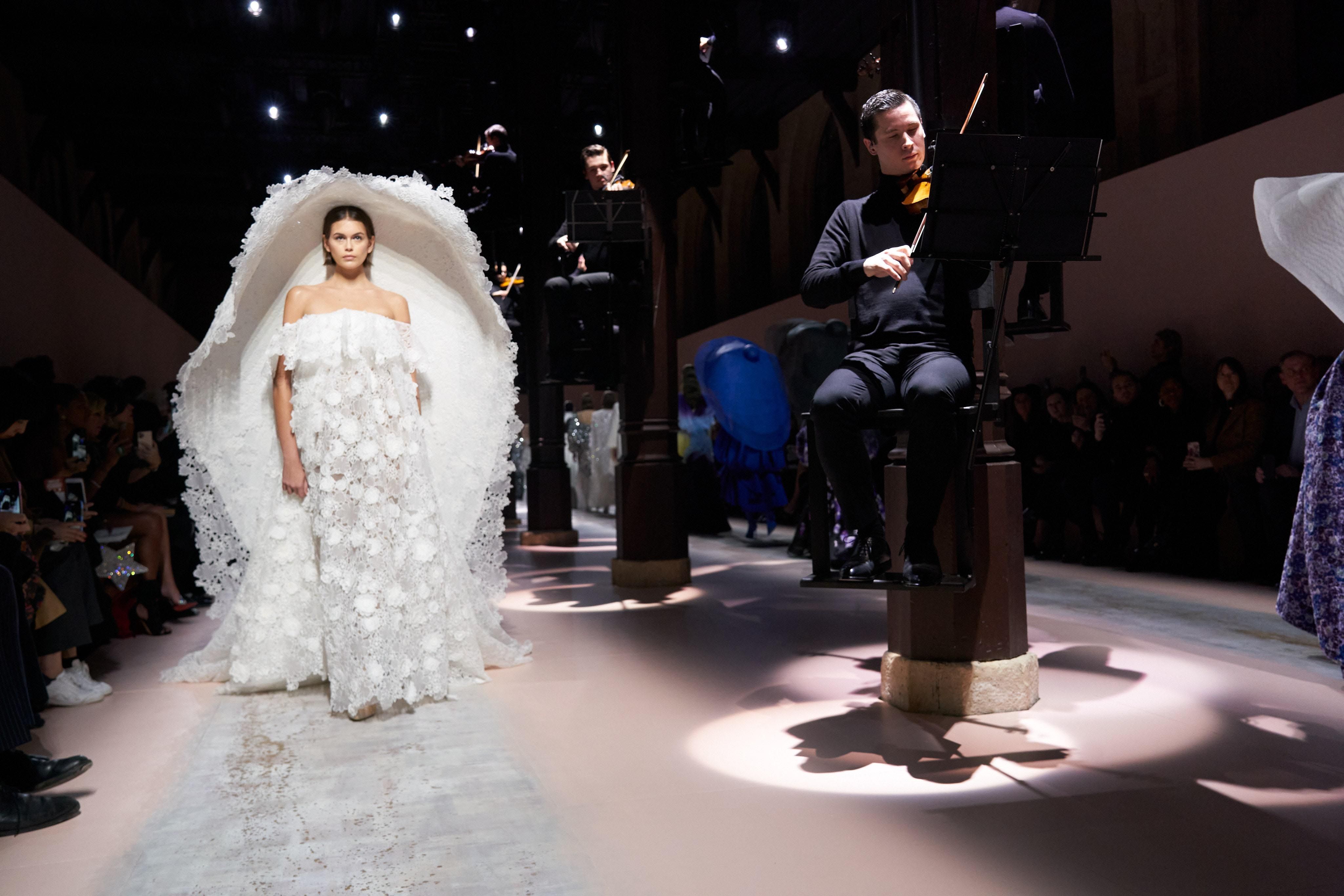 Desainer Clare Waight Keller Berpisah dengan Rumah Mode Givenchy