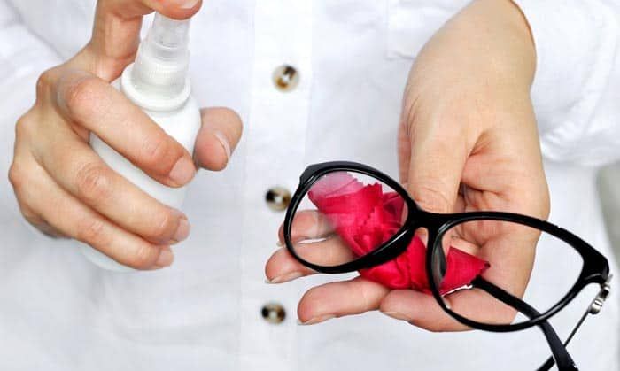 Ini 5 Tips Ampuh Atasi Kacamata Berembun Saat Memakai Masker