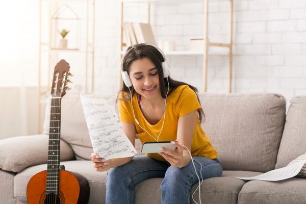 Meski di Rumah, Posting 5 Konten Ini Bisa Bikin Cewek Terlihat Menarik