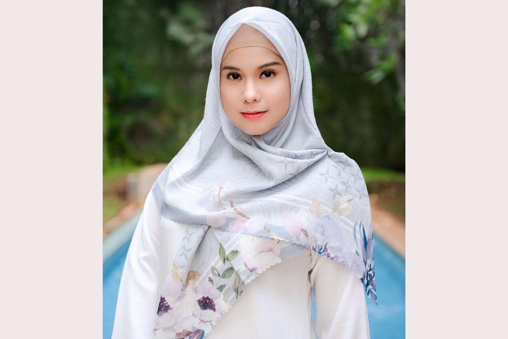 6 Seleb Mengunggah Potret Menggunakan Hijab