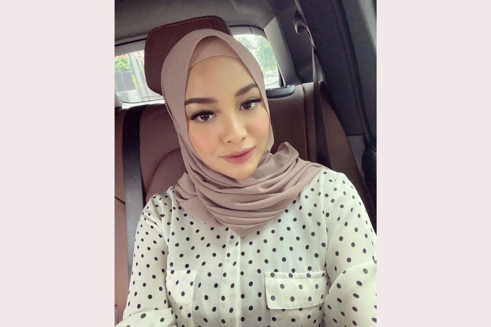  6 Seleb Mengunggah Potret Menggunakan Hijab