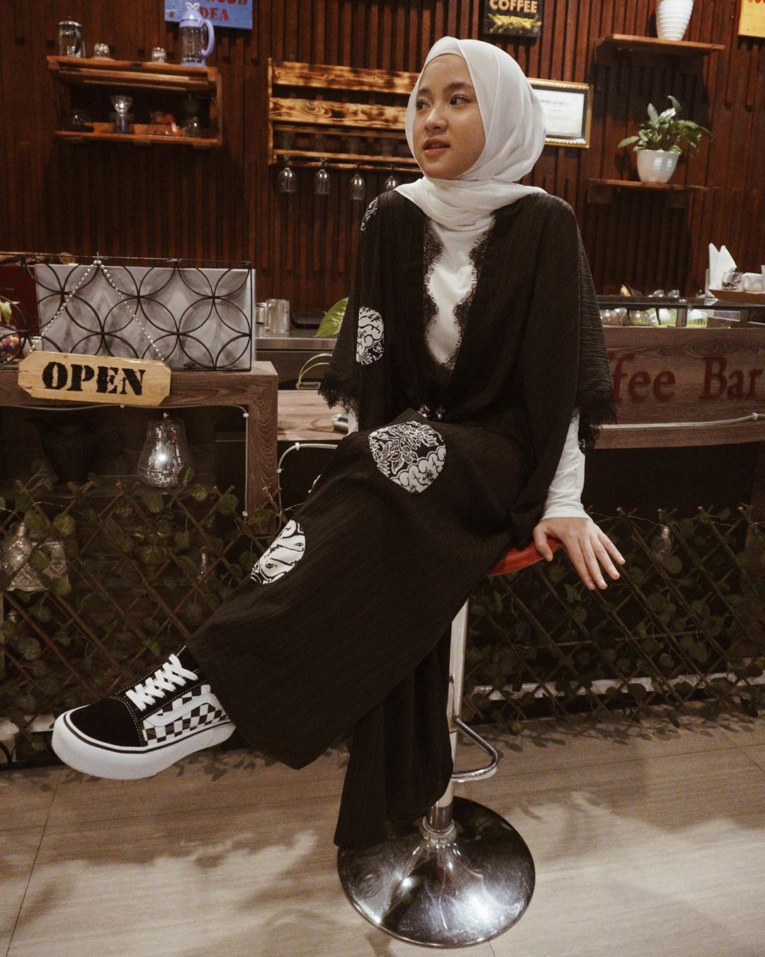 Gaya Hijab Nissa Sabyan yang Bisa Kamu Contek untuk OOTD Selanjutnya