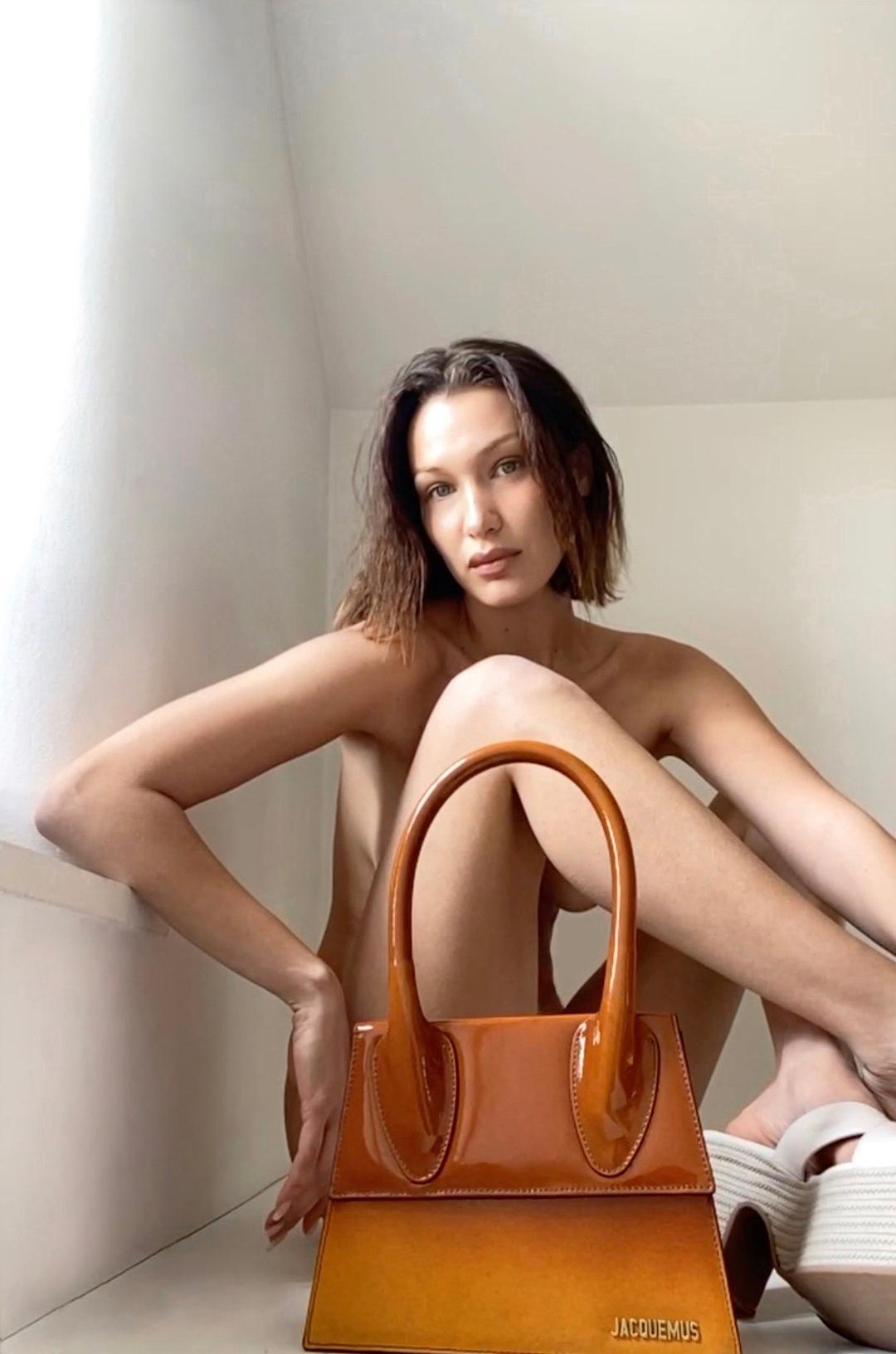 Bella Hadid Lakukan Sesi Foto Telanjang