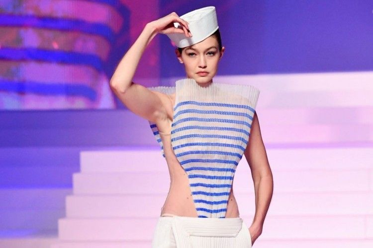 Diam Diam Hamil Ini Fashion Show Terakhir Gigi Hadid