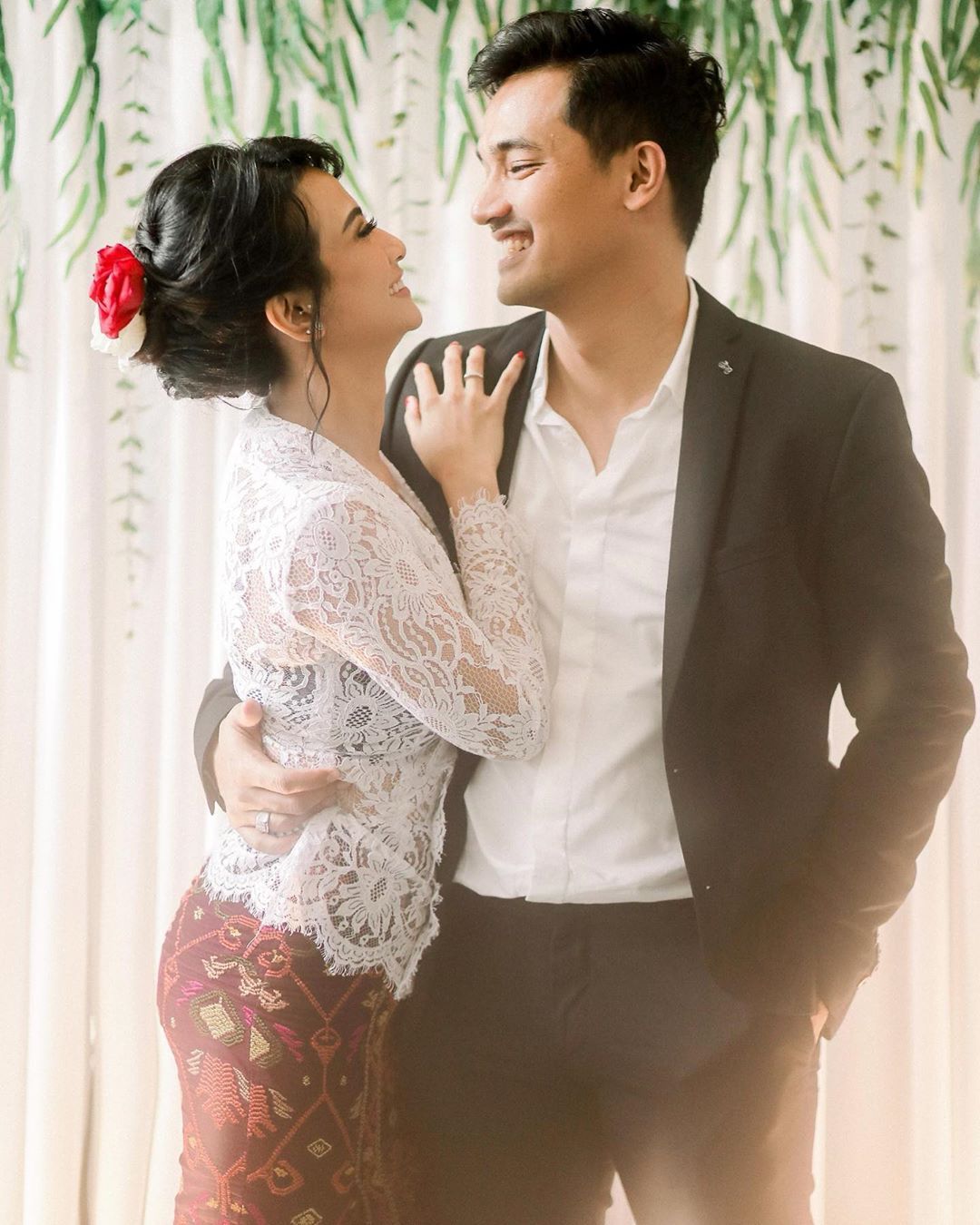 Sebelum Menikah, 9 Pasangan Seleb Ini Alami Kisah Cinta Putus Nyambung