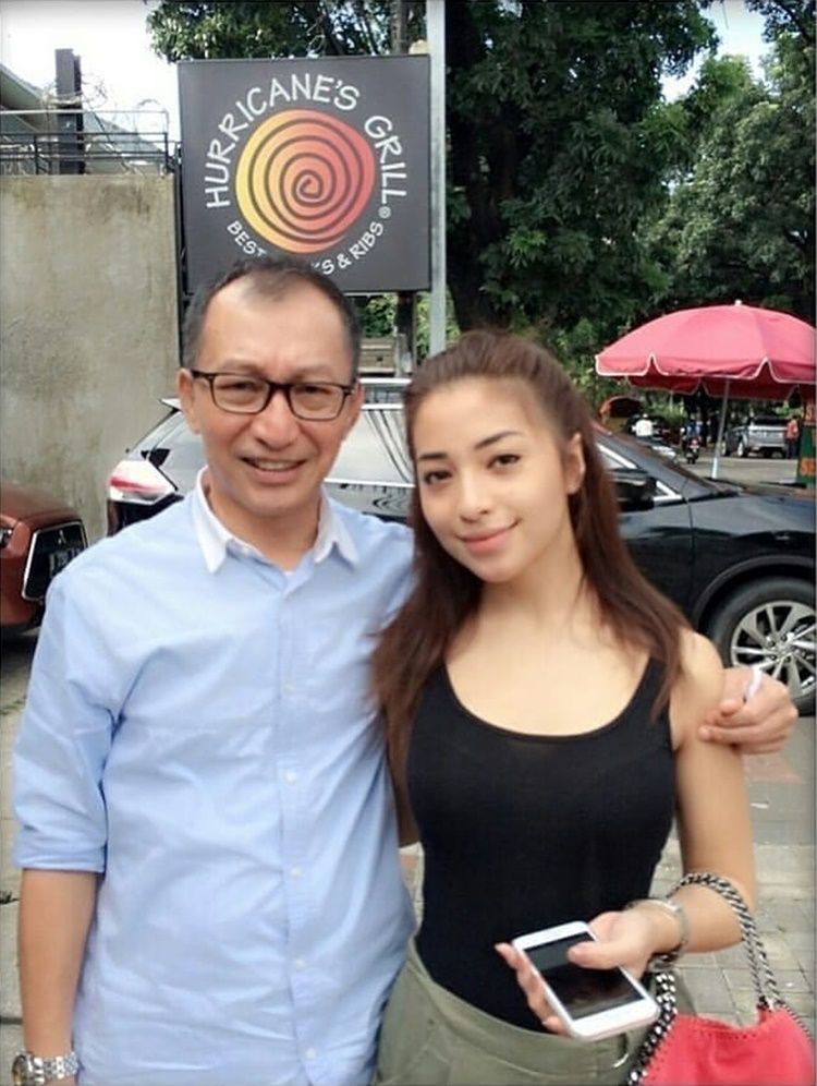 Kenangan Manis Nikita Willy dan Ayahnya