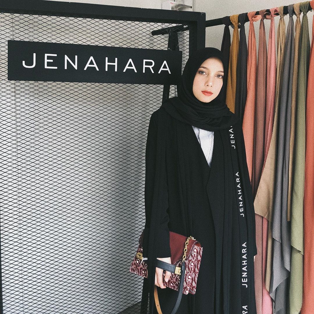 Kata Jenahara Nasution Soal Trend Hijab & Koleksi Serba Hitam