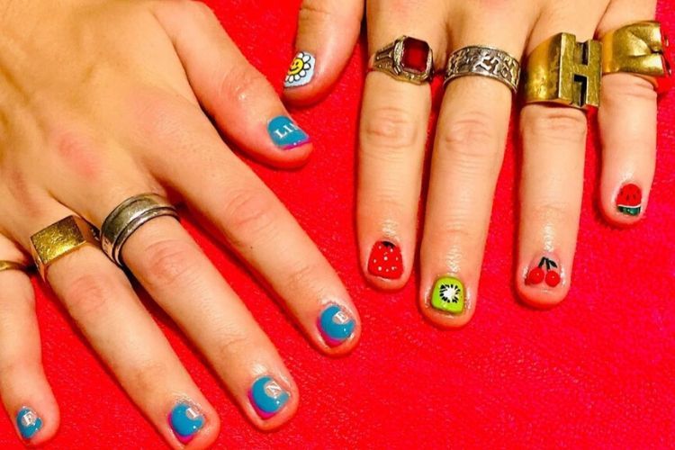 So Cute Begini 4 Gaya Nail  Art a la Harry  Styles 