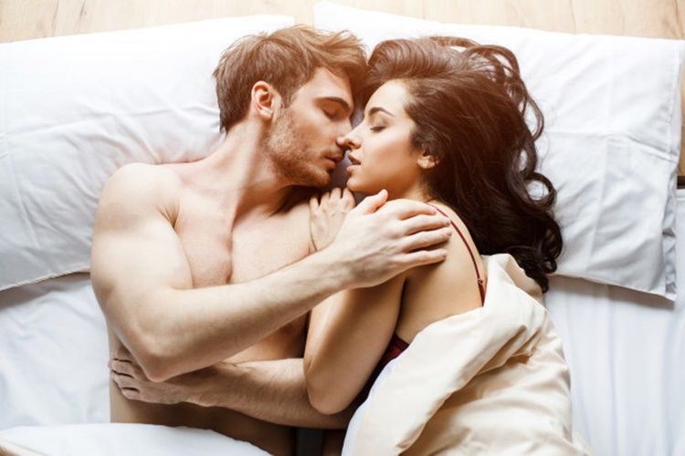 8 Posisi Berciuman Terbaik! Ternyata Nggak Harus Berhadapan