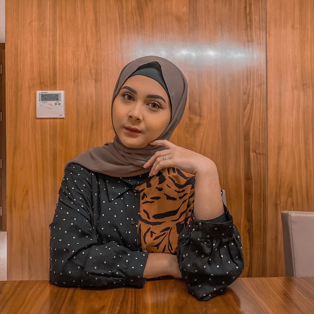 OOTD Hijab Girly yang Bisa Kamu Tiru dari Kesha Ratuliu