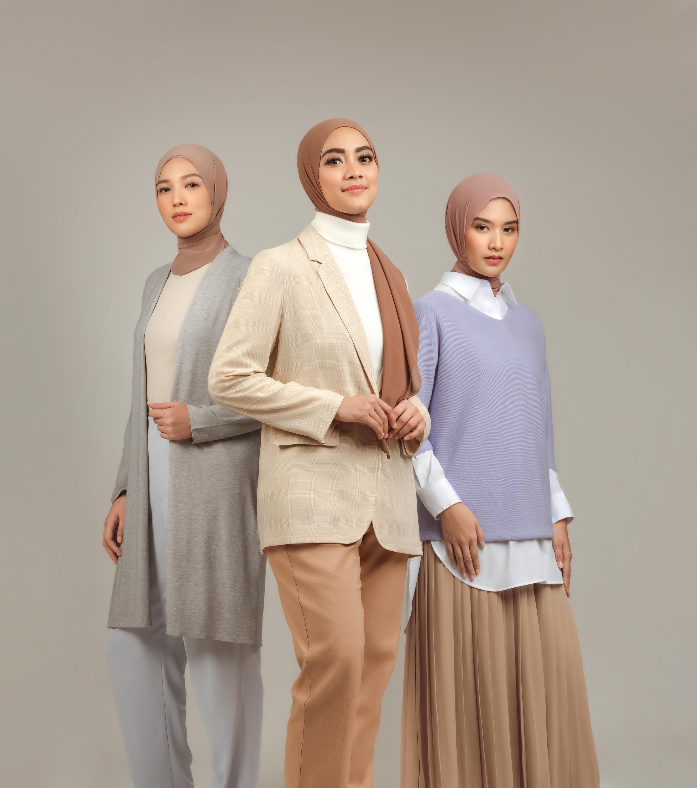 Gaya Hijab Minimalis dari UNIQLO MODEST WEAR MANUAL Styled by Ayudia C