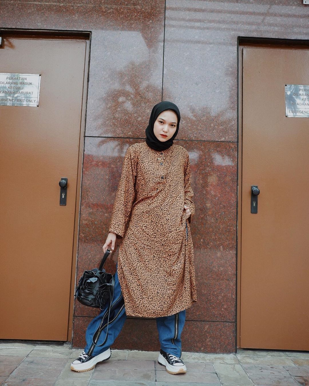 Tampil Lebih Menarik, Ini Tips Memakai Hijab Full Motif
