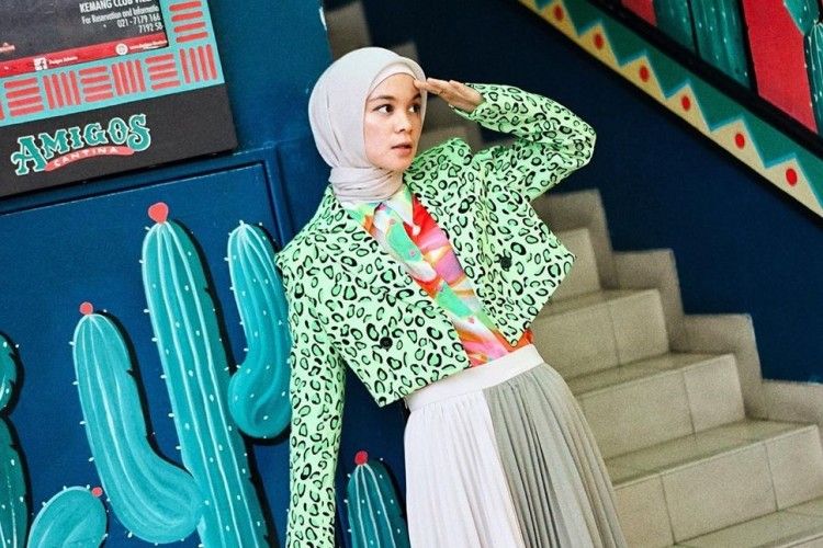 Tampil Lebih Menarik, Ini Tips Memakai Hijab Full Motif