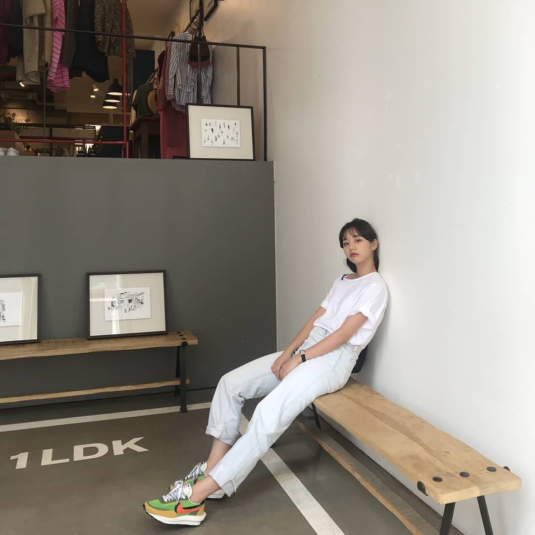 Potret Gaya Keren Lee Hyeri yang Mudah untuk Kamu Tiru!