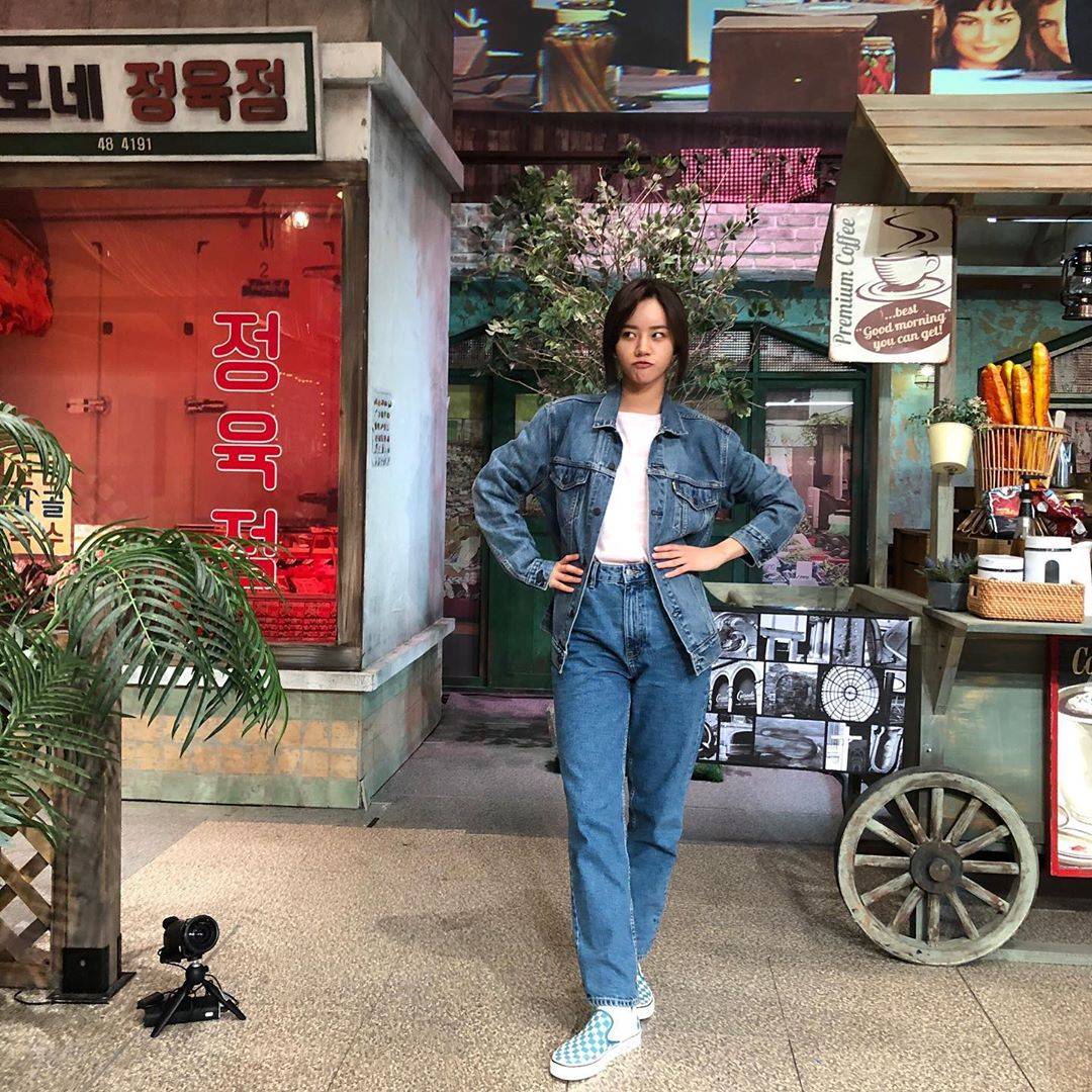 Potret Gaya Keren Lee Hyeri yang Mudah untuk Kamu Tiru!