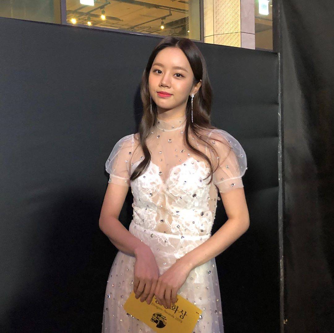 Potret Gaya Keren Lee Hyeri yang Mudah untuk Kamu Tiru!