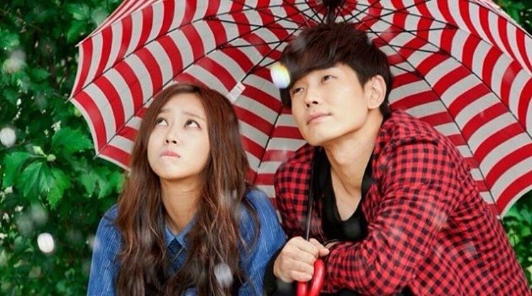 8. Jo Bo Ah dan On Joon Wan mesra di drama The Idle Mermaid (2014). 