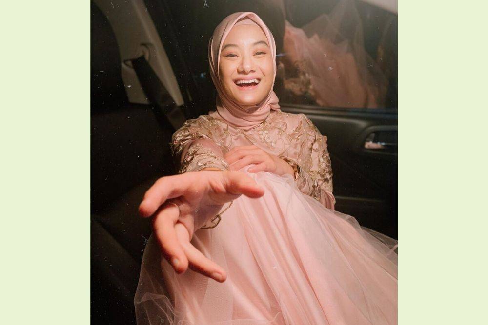 Menikah, Ini 7 Potret Dinda Hauw yang Berhasil Luluhkan Rey Mbayang