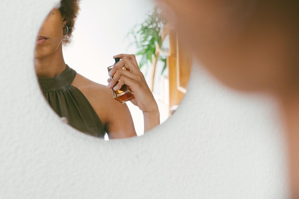 Agar Aromanya Tahan Lama, Ini 5 Tips Pakai Parfum yang Wajib Dicoba