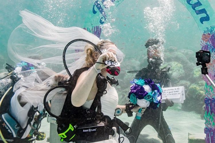 Keren! 10 Foto Pernikahan di Bawah Laut Ini Bikin Berdecak Kagum
