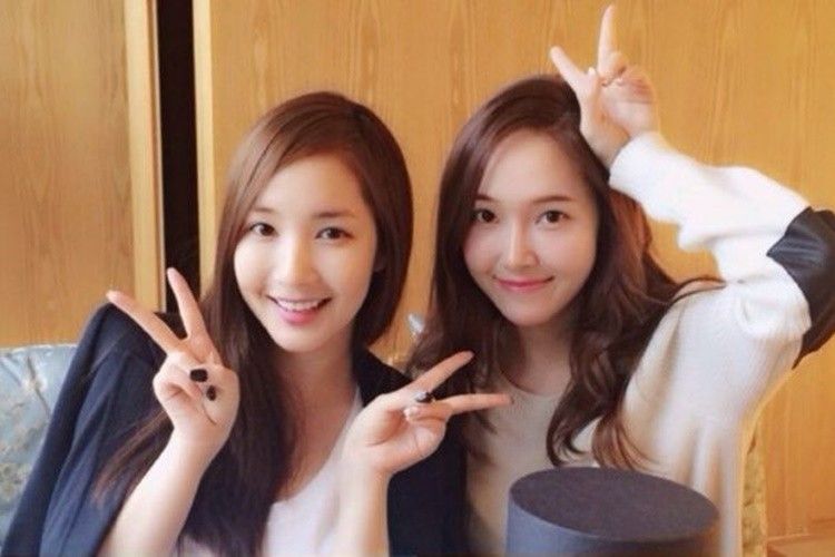 9 Momen Kompak Jessica Jung & Park Min Young yang Jarang Terekspos