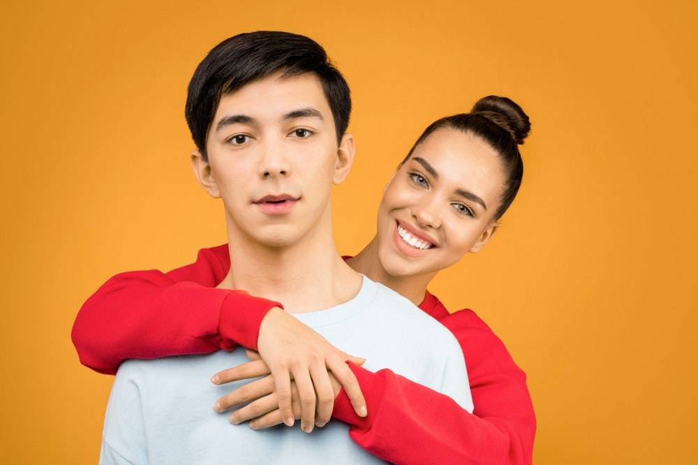 8 Alasan Laki Laki Menyukai Perempuan Yang Lebih Tua Darinya