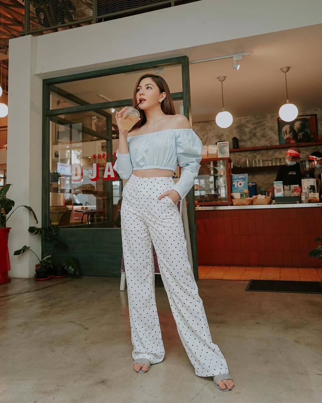 Inspirasi OOTD  Kece yang Bisa Kamu Tiru dari Jessica Mila