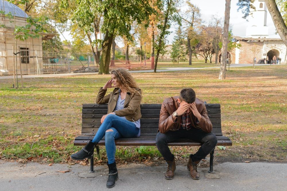 10 Tanda Kamu Menjadi Korban Kekerasan Emosional dalam Hubungan