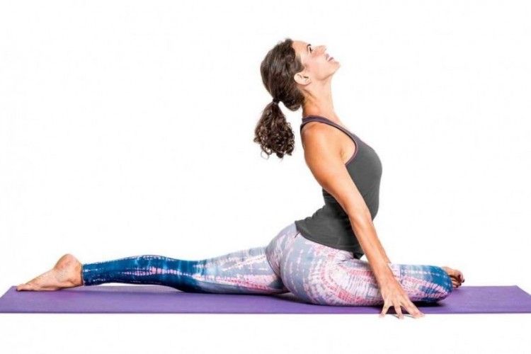 10 Gerakan Yoga yang akan Membuat Payudara Semakin Kencang