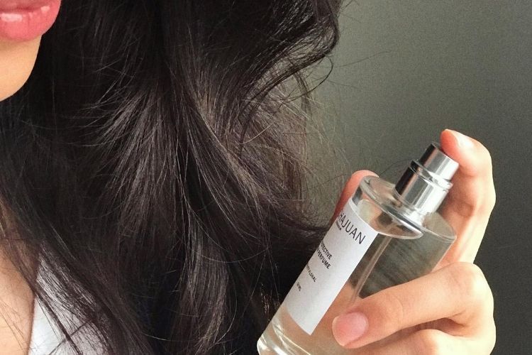 Biar Wanginya Nggak Cepat Hilang, Ini Cara Pakai Parfum yang Benar 