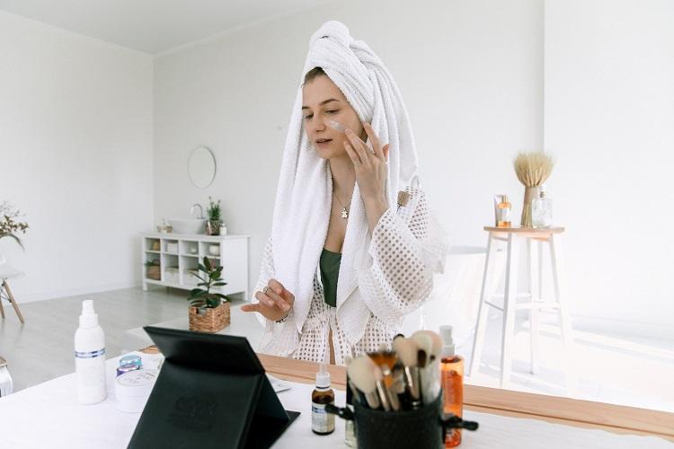 Dear Pemula, Ini 7 Tahapan Skincare Siang dan Malam yang Wajib Diikuti