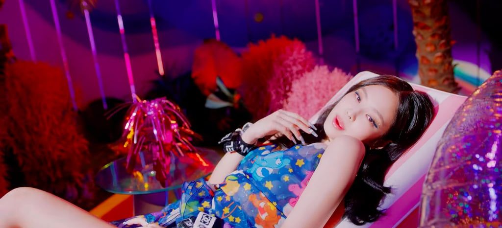 11 Gaya Blackpink Selena Gomez di Video Klip Ice Cream