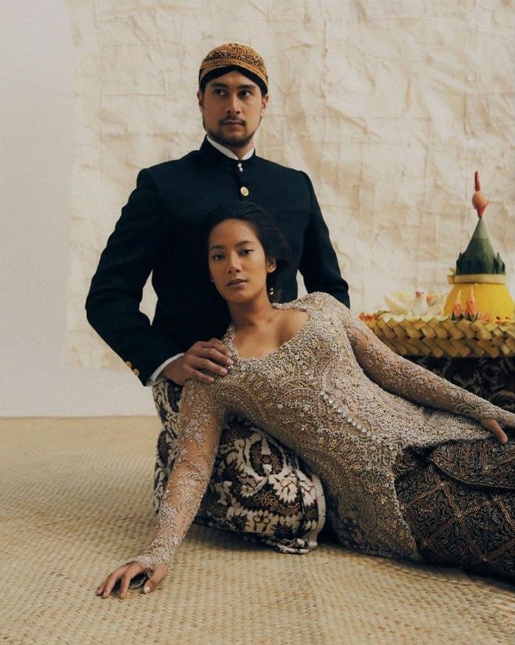 Lestarikan Budaya, Ini 10 Foto Post-Wedding Tara Basro & Daniel Adnan