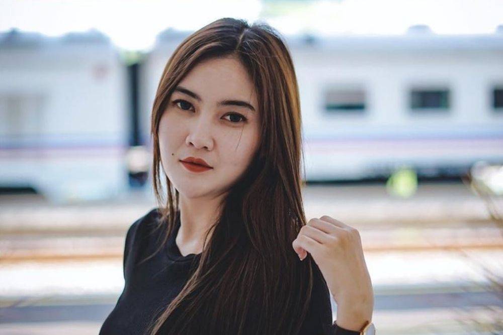 Resmi Jadi Istri Penabuh Kendang, Ini 7 Potret Seksi Nella ...