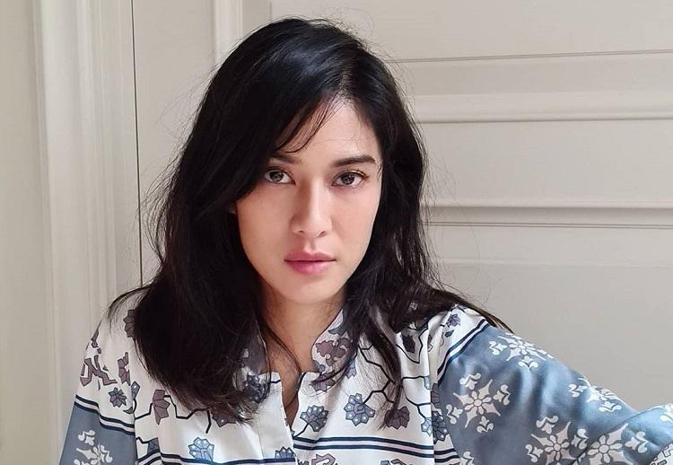 7 Selebritas Ini Buktikan Tampil Memukau Tak Butuh Riasan