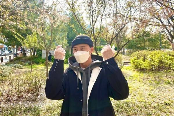 Pesona 9 Aktor Korea Ketika Gunakan Masker, Tetap Tampan Maksimal!